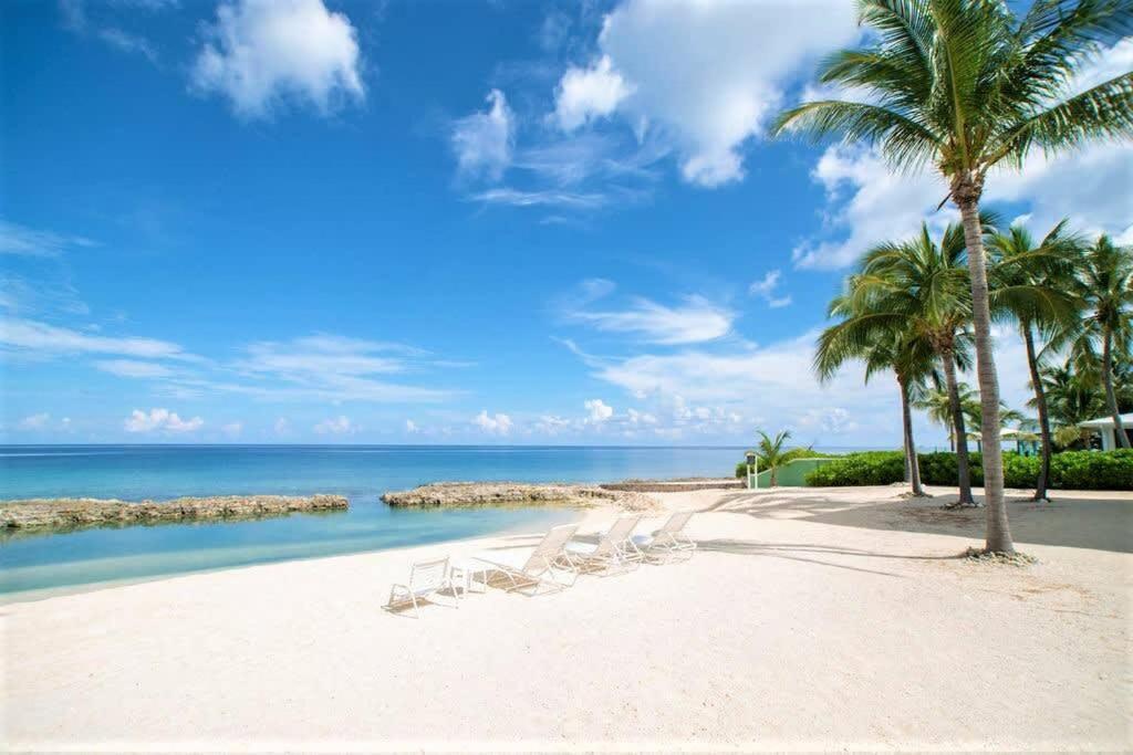 On The Bay Apartment *