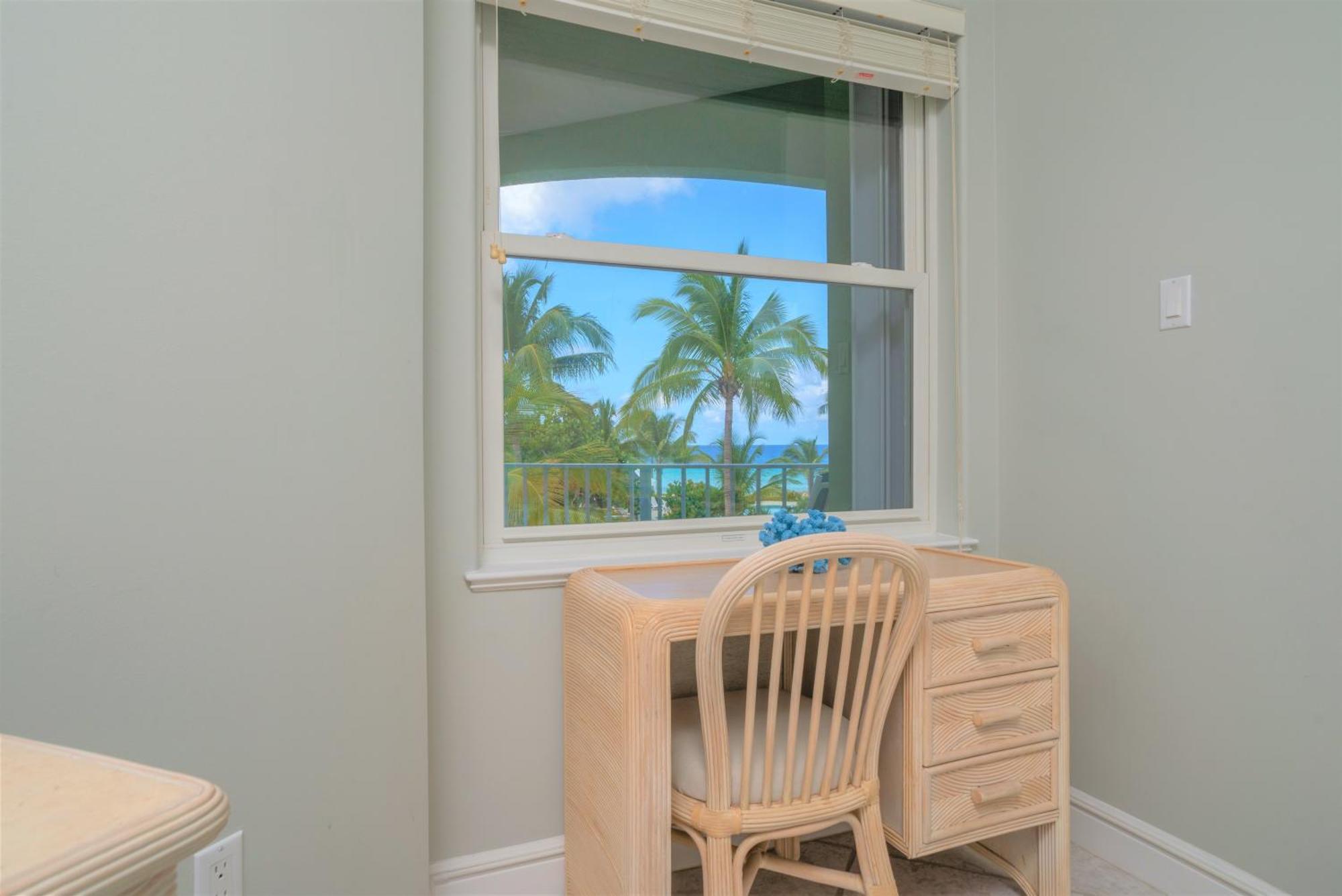 On The Bay Apartment *